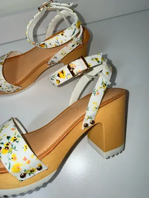 Madden Girl Caprise Block Heel Sandals White Yellow Floral thumbnail 4
