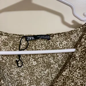 ZARA Maxi Dress Sz Small Brown White Floral Tiered Skirt V-Neck Boho Long Dress thumbnail 3