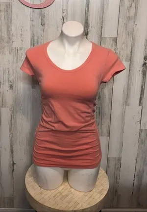 Athleta Ruched Side Fitted Tee Shirt Women’s Small Coral Stretch Top thumbnail 1
