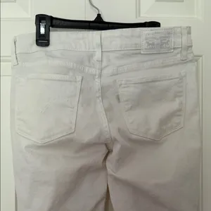NWOT Levi’s 711 Skinny White Jeans thumbnail 4
