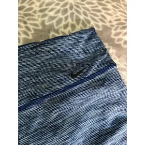 Nike Legend Dri-FIT Cropped Leggings‎ size Small Capri Blue Space Dye 90s Sporty thumbnail 2