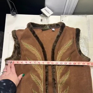 Bob Mackie Wearable Art Fleece Vest Brown Feather Embroidery Faux Fur Small New thumbnail 3