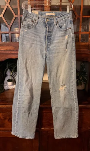 Levis Ribcage Straight Ankle‎ Jeans Womens 26 Light Wash Distressed thumbnail 1