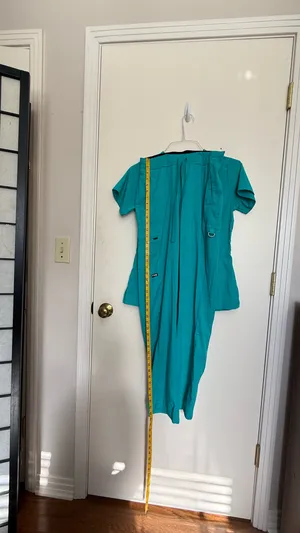 Stylish turquoise scrub ensemble from Grey's Anatomy. Features a V-neck top and matching pants. thumbnail 6