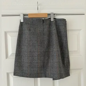Aritzia Dorine Skirt size 4 thumbnail 4