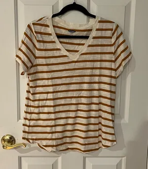 Old Navy Tshirt thumbnail 1
