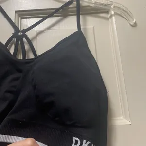 DKNY Sport Womens Black Strappy Seamless Low-Impact Padded Sports Bra Si… #7 thumbnail 7
