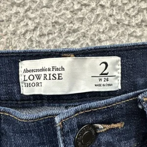 Y2K Abercrombie & Fitch Low Rise Denim Jean‎ Shorts 2" Cuffed Distressed Women 2 thumbnail 3