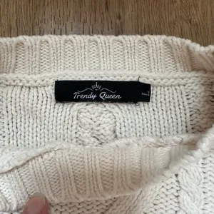 Women's Fisherman Cable Knit Heritage Sweater Cream Size Large thumbnail 2