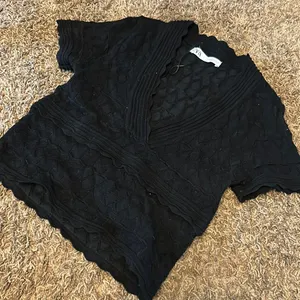Zara‎ Black Knit V Neck Tee thumbnail 1