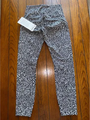 Lululemon Instill High Rise 25” Warped Alpine White Black Size 4 NWT thumbnail 2