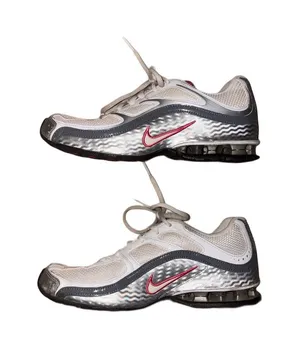 Nike Reax Women’s Run 5 Size 8 Sneakers thumbnail 1