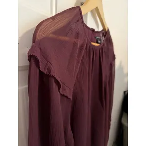 Ann Taylor Purple Crinkle Chiffon Ruffle Long Sleeve Blouse Size L thumbnail 9