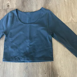 Lululemon Long Sleeve Crop Top thumbnail 2