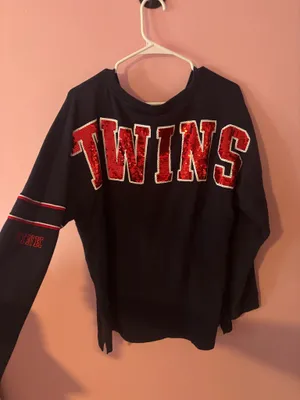 VS Pink Long Sleeve thumbnail 2
