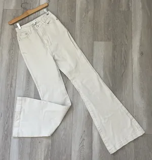 Meshki Flare High Waist Bootcut Denim Jeans White (size 8) minimalist casual thumbnail 1