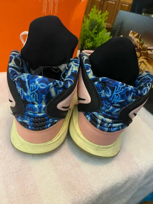 Nike Kyrie Infinity EP Valentine's Day - Men’s Size 11.5 thumbnail 3