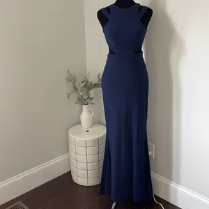 Faviana Formal/Prom Dress. Classic‎ & Elegant.Navy. Size 0 thumbnail 4
