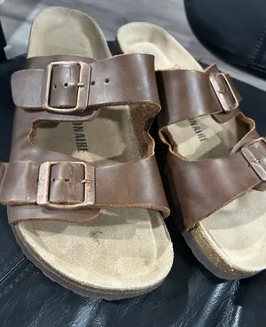 Cushionaire Double-Buckle Brown Leather Slide Sandals 7w thumbnail 1