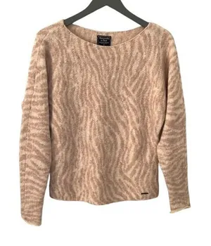 Abercrombie and Fitch Beige‎ and Cream Sweater. Size Small. thumbnail 1