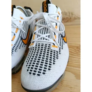 Nike Air VaporMax 2021 FK GS White Kumquat Orange DB1550-104 Size 6Y / Women 7.5 thumbnail 4