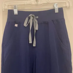 Figs scrubs joggers, size XXS /T￼￼ thumbnail 2