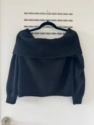 Abercrombie & Fitch Off-the-Shoulder Jumper thumbnail 2