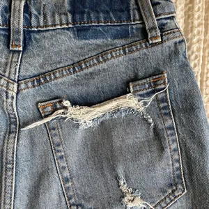 Abercrombie and Fitch high rise light wash mom shorts size 25 thumbnail 8