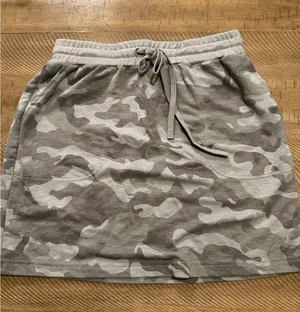 Jane and Delancey Grey Camo Soft Knit Mini‎ Skirt - Size Small thumbnail 1