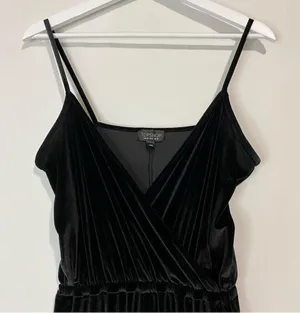 Topshop Women’s Sleeveless Faux Wrap Velvet Jumpsuit Black Size 6 EUC thumbnail 2