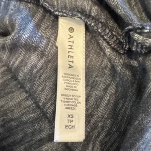 Athleta Top Women's XS Breezy Scoop V-Neck Tee Heather Gray Activewear 980776 thumbnail 5