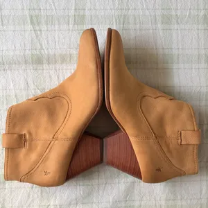 Frye Women's Tan Leather Ankle Boots - Stylish Western-Inspired Booties thumbnail 7