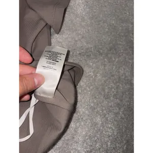 Aritzia Babaton Contour Squareneck T-Shirt xl taupe thumbnail 4