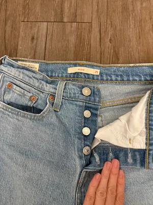 Levi’s Wedgie Light Wash Button Fly Straight Leg Jeans Size 25 EUC thumbnail 3