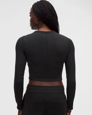 Lululemon Size 6 Hold Tight Long Sleeve in Black thumbnail 2