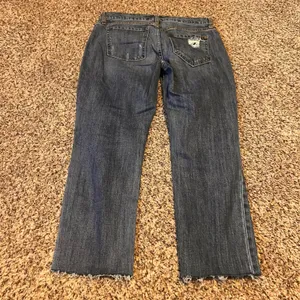 Old Navy Women Boyfriend Straight Jeans Distressed Frayed Hem Dark‎ Wash Size 2 thumbnail 7