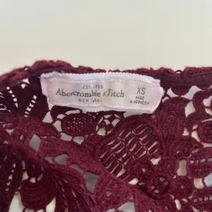 Abercrombie Fitch Y2K Crochet Crop Women Top XS Festival Coquette Boho Burgundy thumbnail 10