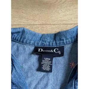 EUC Denim & Co short sleeve denim button up embroidered flowers 90s vintage sz L thumbnail 3