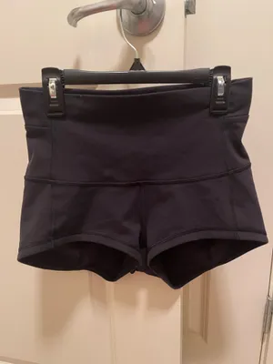 LULULEMON 🍋 Vintage Women’s High-Rise Athletic Shorts Black Size 6 Back Logo thumbnail 2