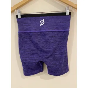 Peloton women’s seamless purple/black bike shorts size Medium Athletic Biker thumbnail 2