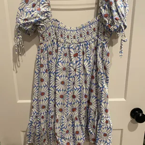 Olivaceous Daisy Print Dress Size L Like New Only Worn Once thumbnail 2