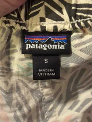 Patagonia women’s Barely Baggies Shorts sz S thumbnail 3