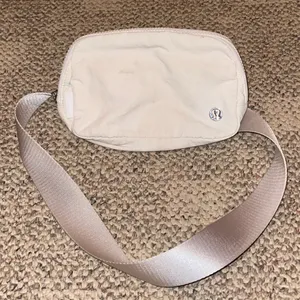 Lululemon Belt Bag thumbnail 1