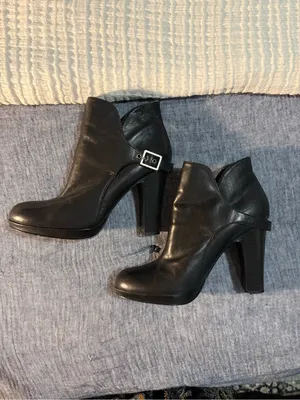 Vera Wang Black Leather Block Heel Ankle Boots thumbnail 3