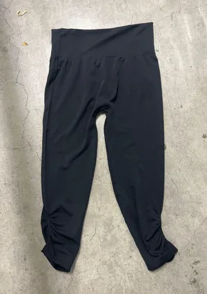 Xhilaration XL Ankle Rouched Black Capris Leggings thumbnail 3