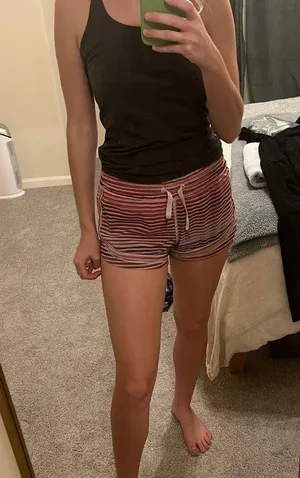 Lululemon shorts 2.5 inch thumbnail 3