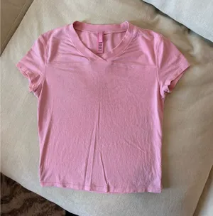 Skims V Neck Cropped Cotton Tee  thumbnail 1