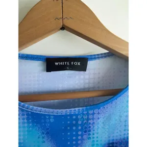 White Fox Boutique Blue Cyber Graphic Baby Tee Short Sleeve Crop Top Small‎ thumbnail 3