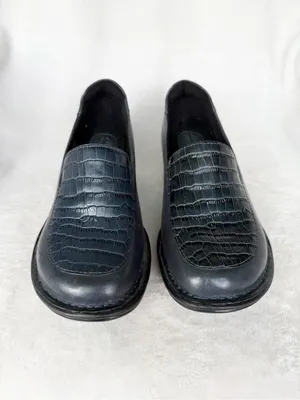 Women’s Clark’s Artisan “Mill Square” Crocodile Navy Blue Slip-On Loafer Size 6W thumbnail 3