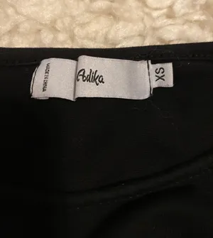 Black long sleeve cutout cropped top thumbnail 3